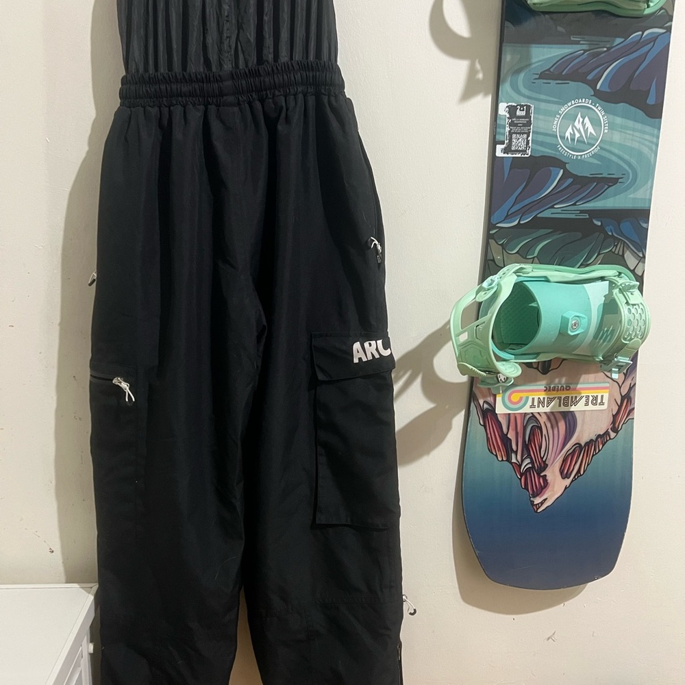 Men's Black Cargo Pants - Picture 3 of 8